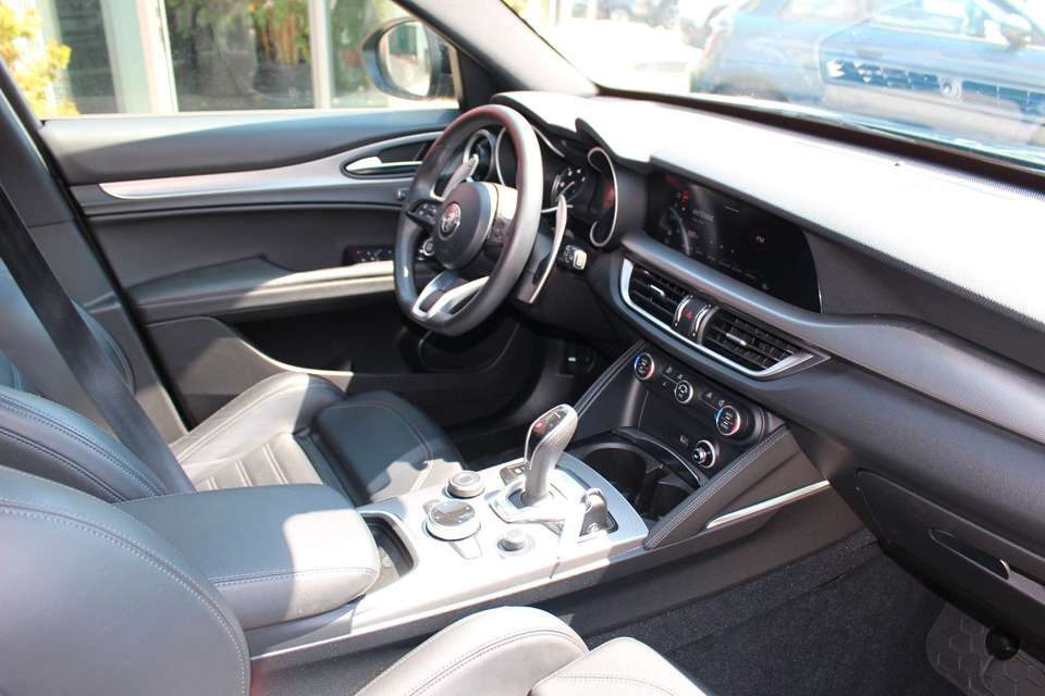 Alfa Romeo Stelvio - Imagem 6
