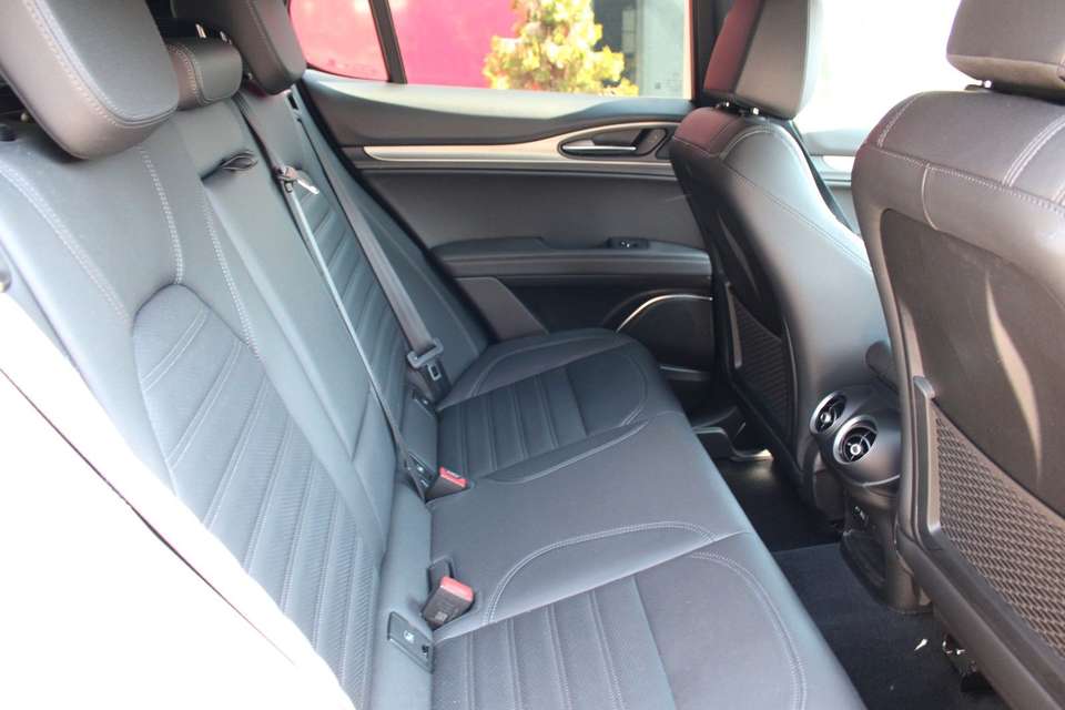 Alfa Romeo Stelvio - Imagem 7