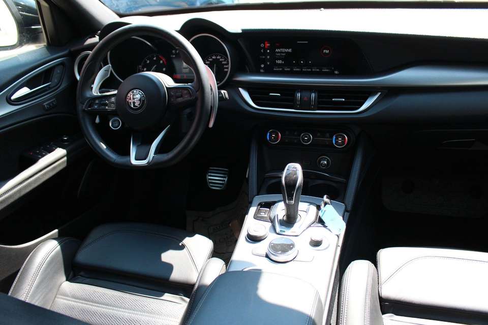 Alfa Romeo Stelvio - Imagem 8
