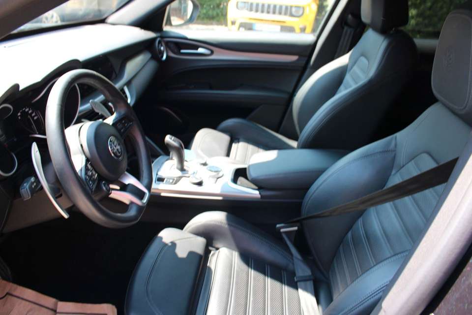 Alfa Romeo Stelvio - Imagem 11