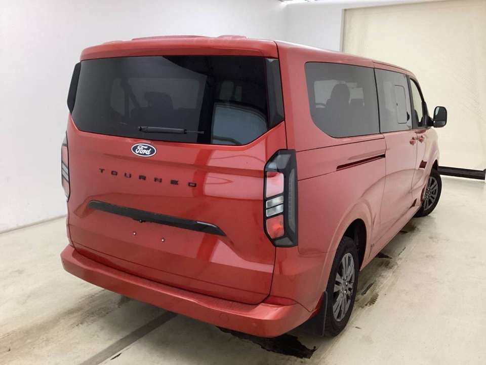 Ford Tourneo Custom - Imagem 2