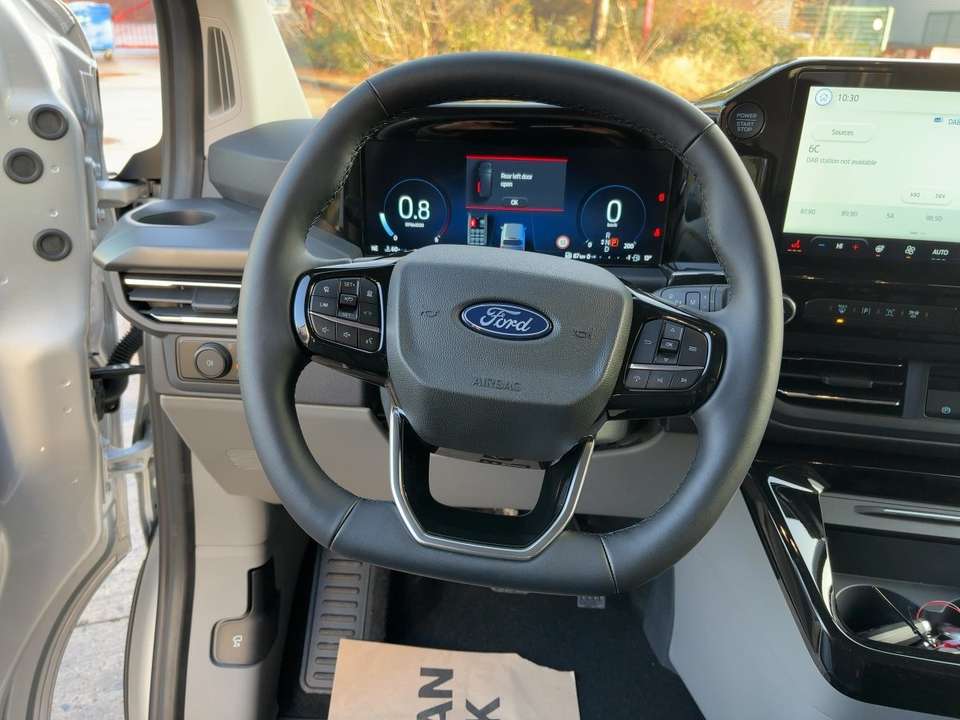 Ford Tourneo Custom - Imagem 14