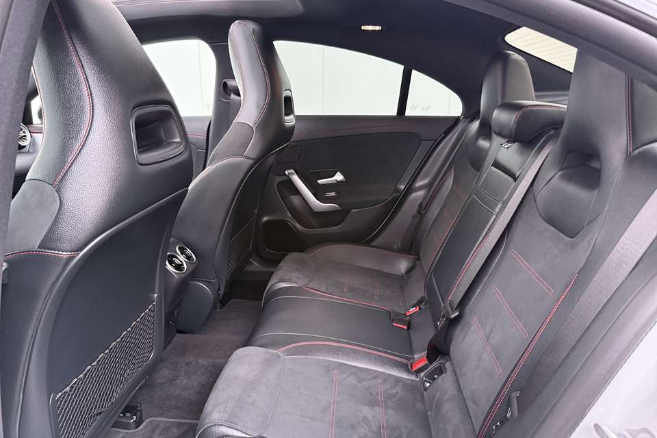 Mercedes-Benz CLA 200 - Imagem 13