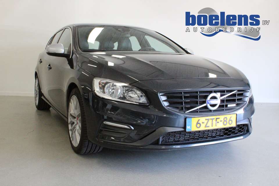 Volvo V60 - Imagem 1
