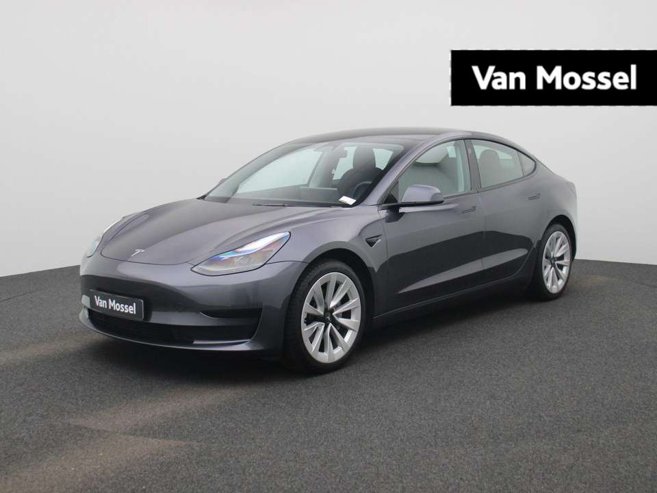Tesla Model 3 - Imagem 1