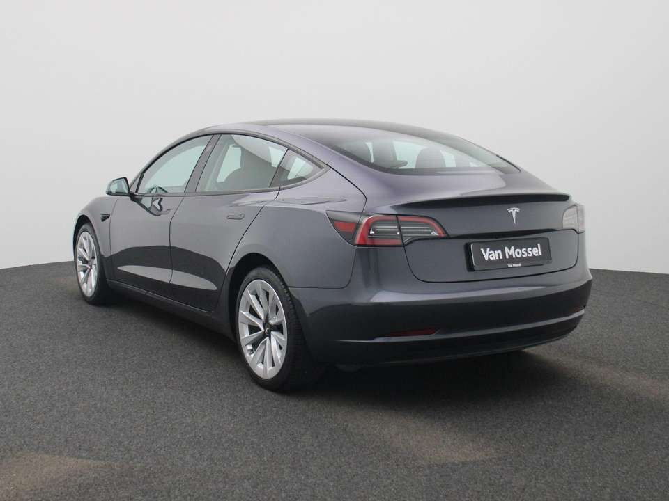 Tesla Model 3 - Imagem 2