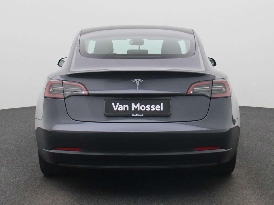 Tesla Model 3 - Imagem 5