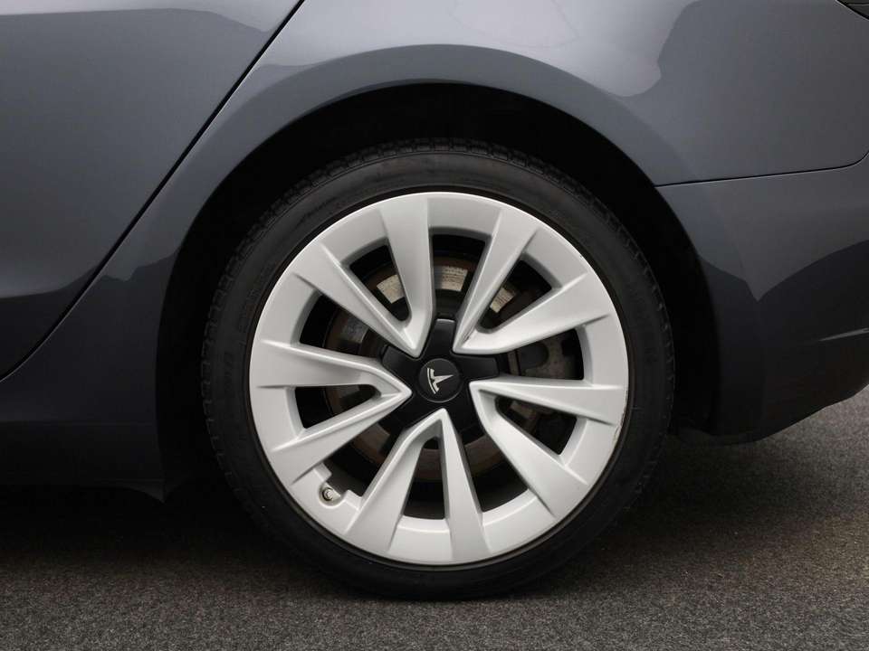 Tesla Model 3 - Imagem 11
