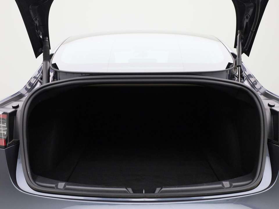 Tesla Model 3 - Imagem 12