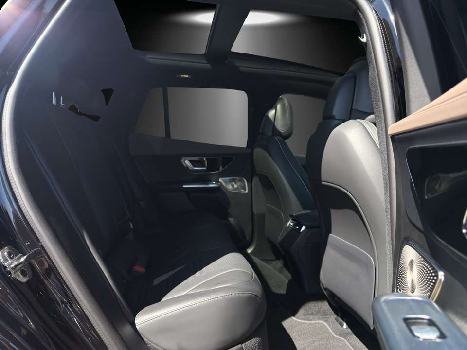 Mercedes-Benz EQE 53 - Imagem 9