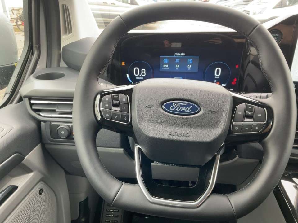 Ford Tourneo Custom - Imagem 13