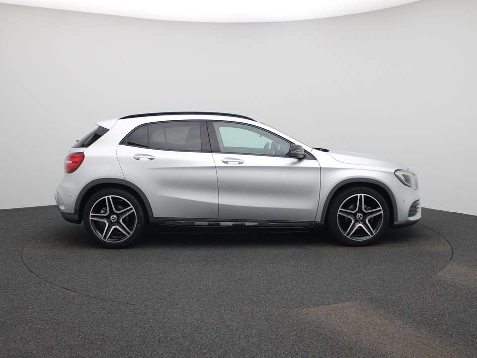 Mercedes-Benz GLA 180 - Imagem 6