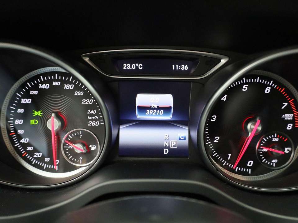 Mercedes-Benz GLA 180 - Imagem 8