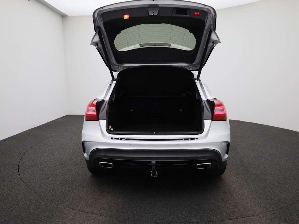 Mercedes-Benz GLA 180 - Imagem 11