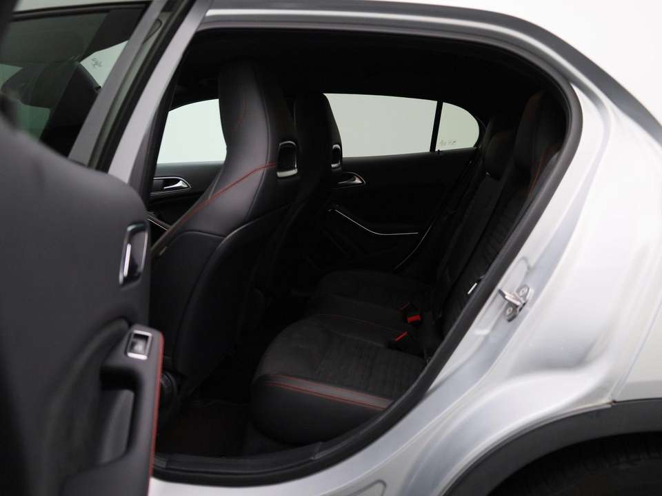 Mercedes-Benz GLA 180 - Imagem 10