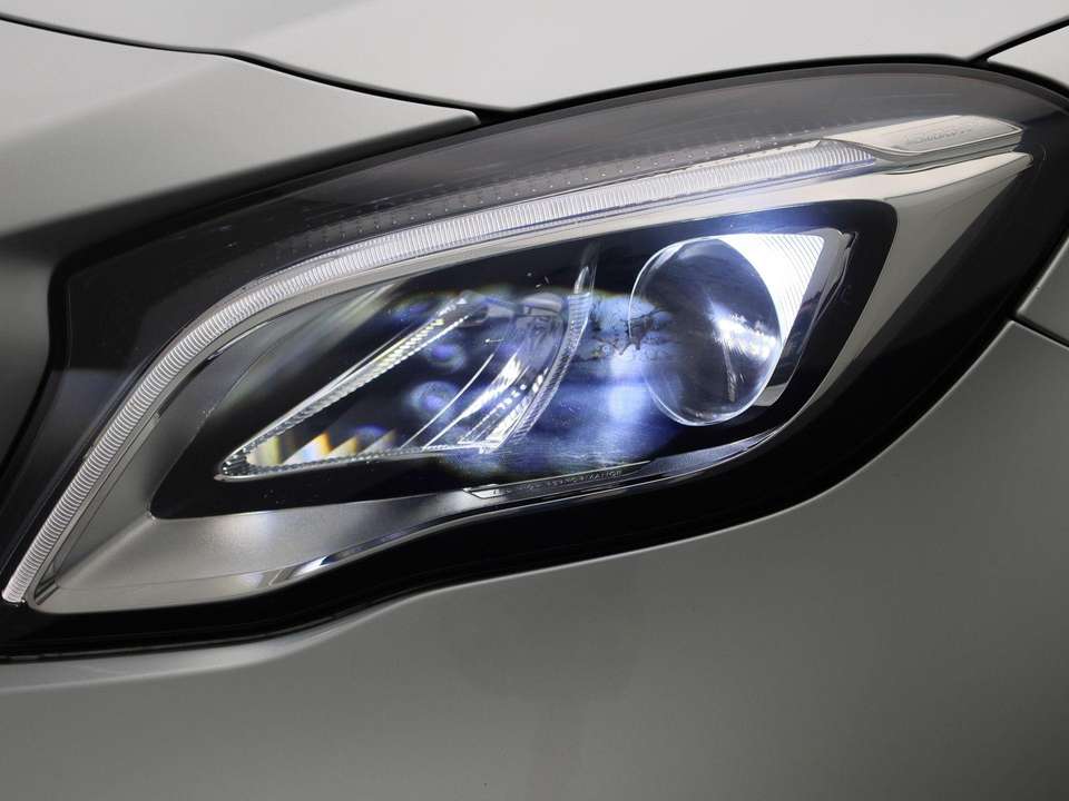 Mercedes-Benz GLA 180 - Imagem 14