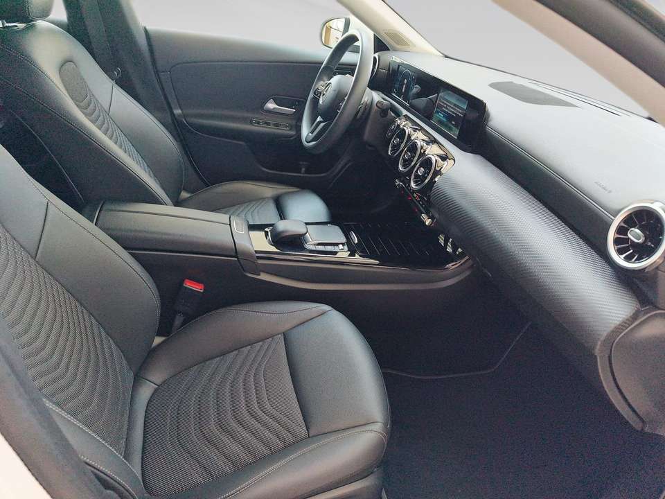 Mercedes-Benz CLA 180 - Imagem 11
