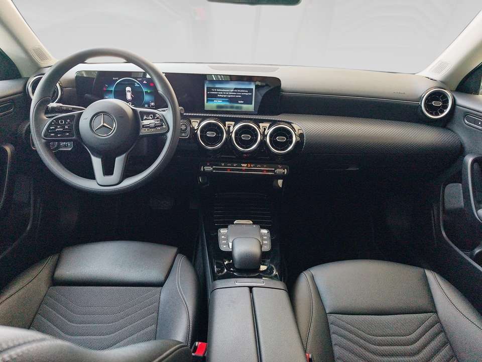 Mercedes-Benz CLA 180 - Imagem 13