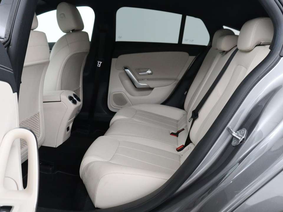 Mercedes-Benz CLA 180 - Imagem 8