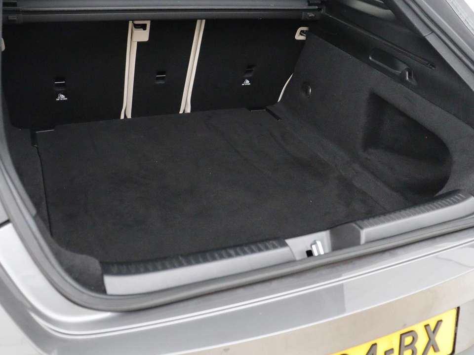 Mercedes-Benz CLA 180 - Imagem 13