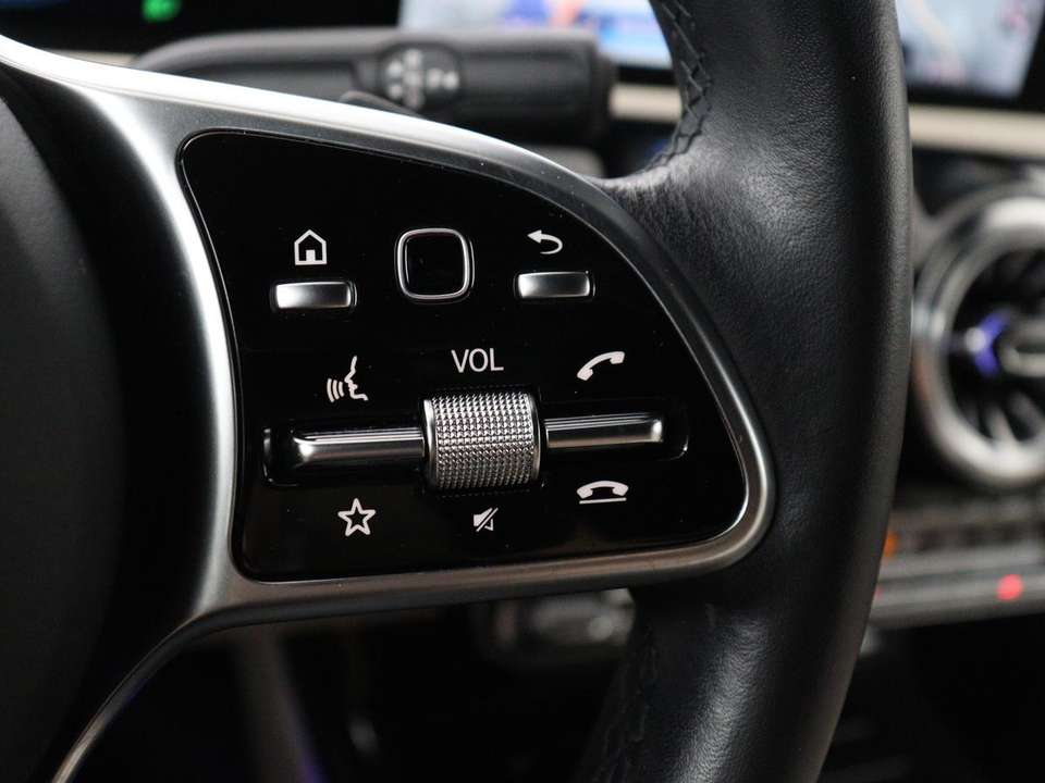 Mercedes-Benz CLA 180 - Imagem 18