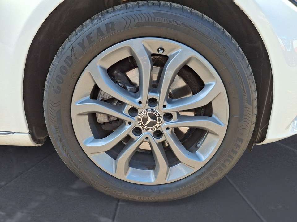 Mercedes-Benz C 220 - Imagem 12