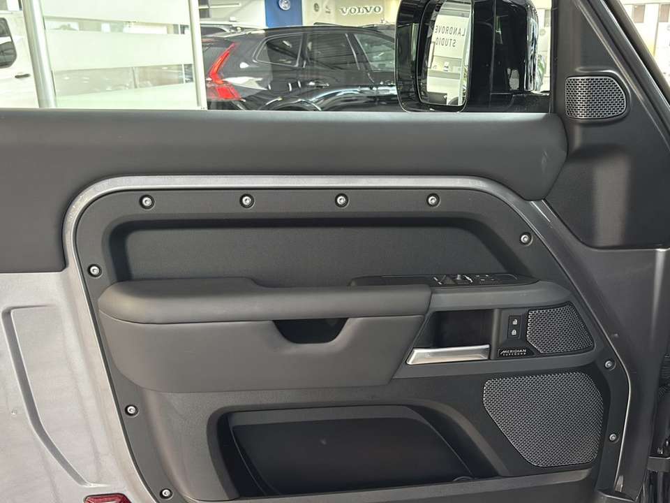 Land Rover Defender - Imagem 9