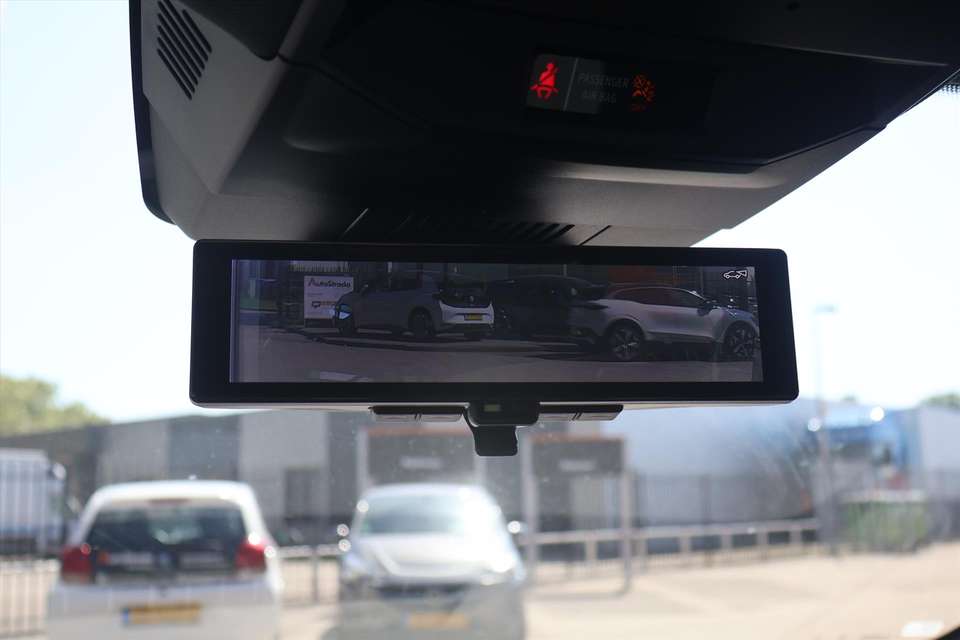 Renault Megane E-Tech - Imagem 8