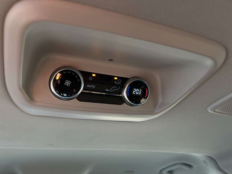 Ford Tourneo Custom - Imagem 13