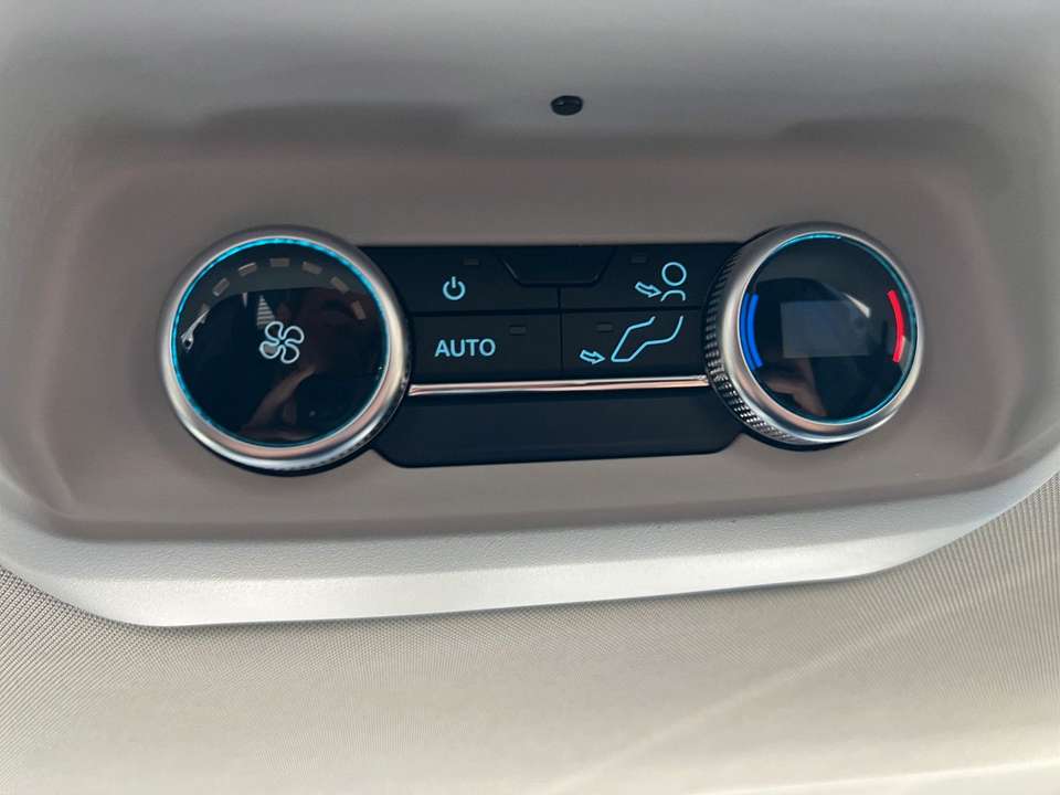 Ford Tourneo Custom - Imagem 13