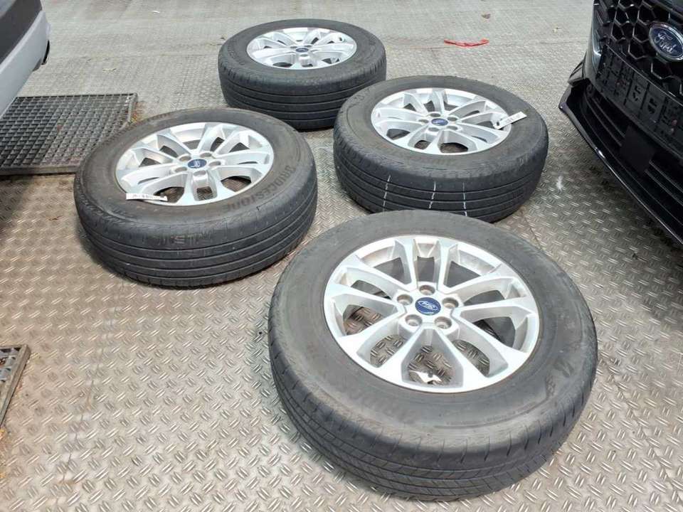 Ford Kuga - Imagem 14
