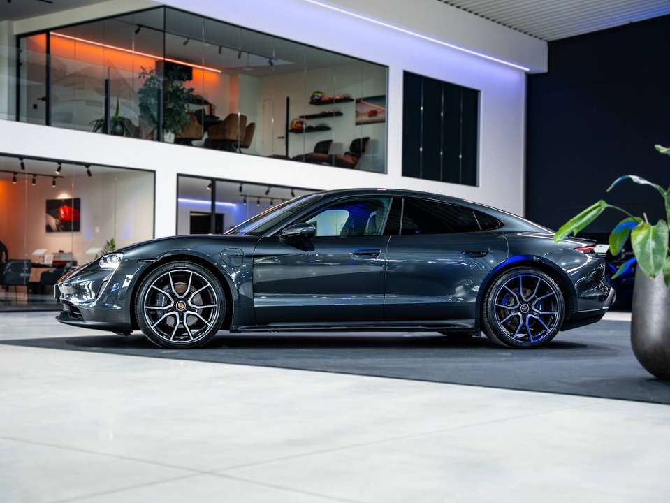Porsche Taycan - Imagem 2