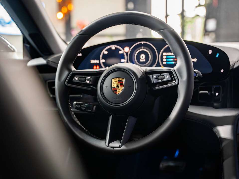 Porsche Taycan - Imagem 8