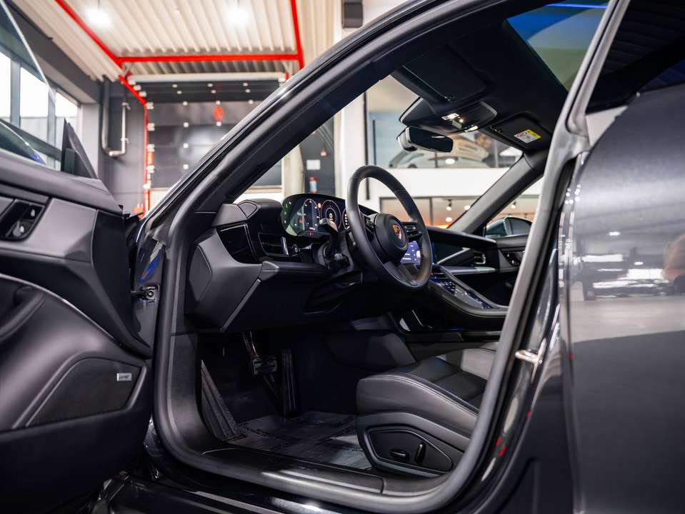 Porsche Taycan - Imagem 13
