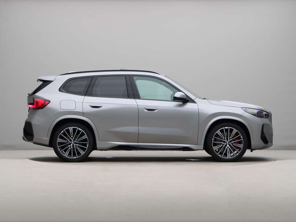 BMW iX1 - Imagem 8