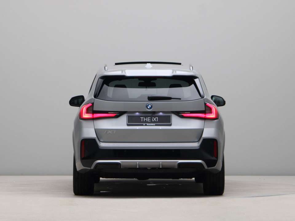 BMW iX1 - Imagem 10