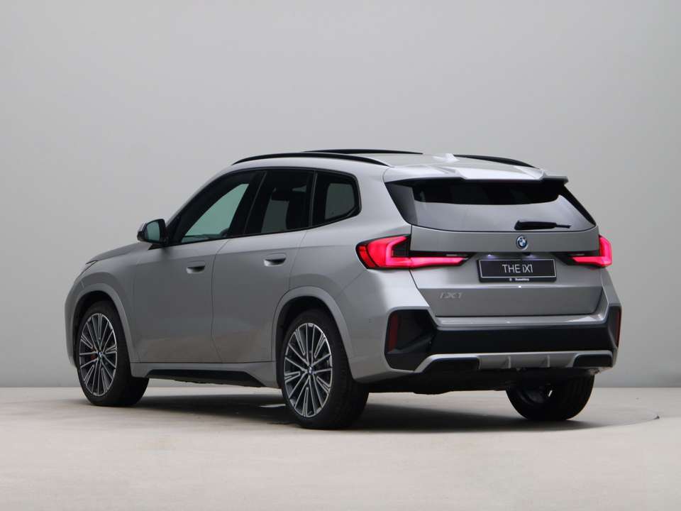 BMW iX1 - Imagem 11