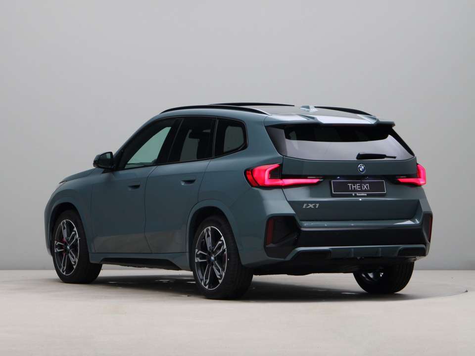 BMW iX1 - Imagem 11