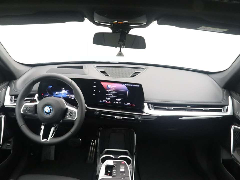 BMW iX1 - Imagem 13