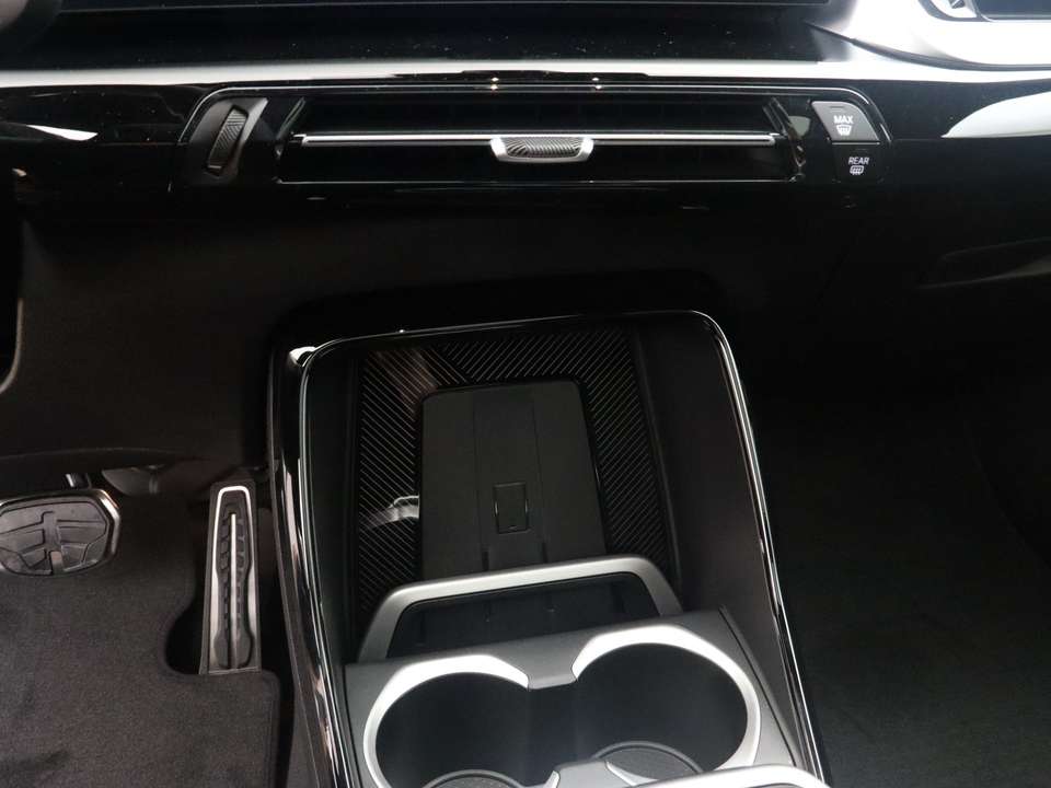 BMW iX1 - Imagem 14