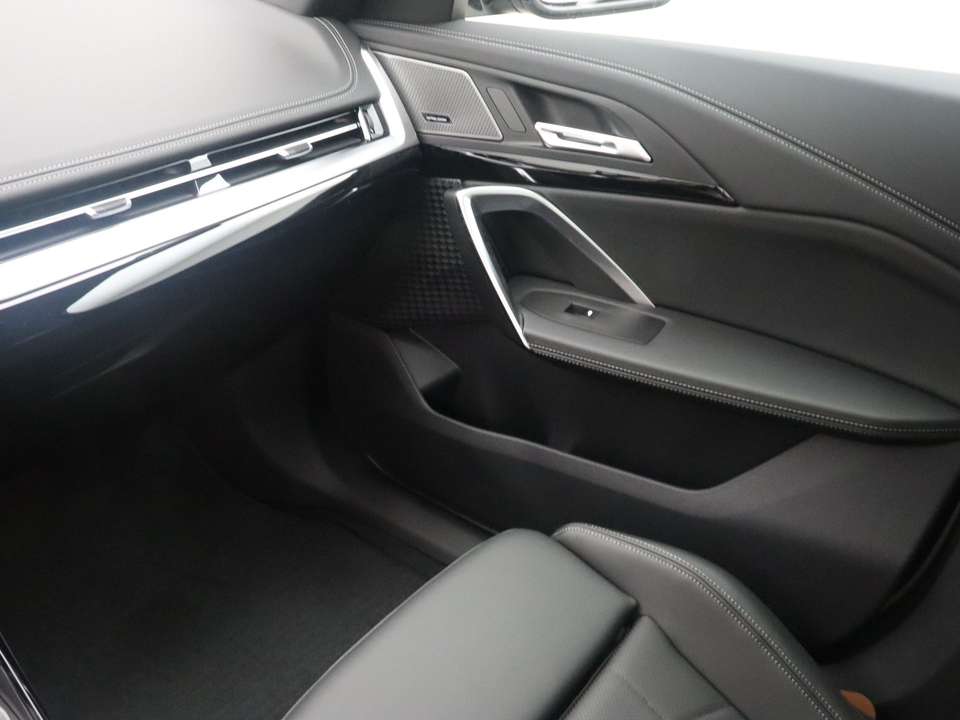 BMW iX1 - Imagem 15