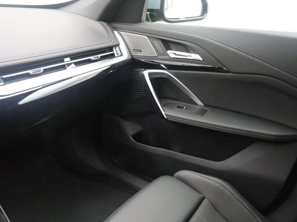 BMW iX1 - Imagem 15