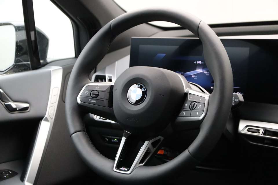 BMW iX - Imagem 2