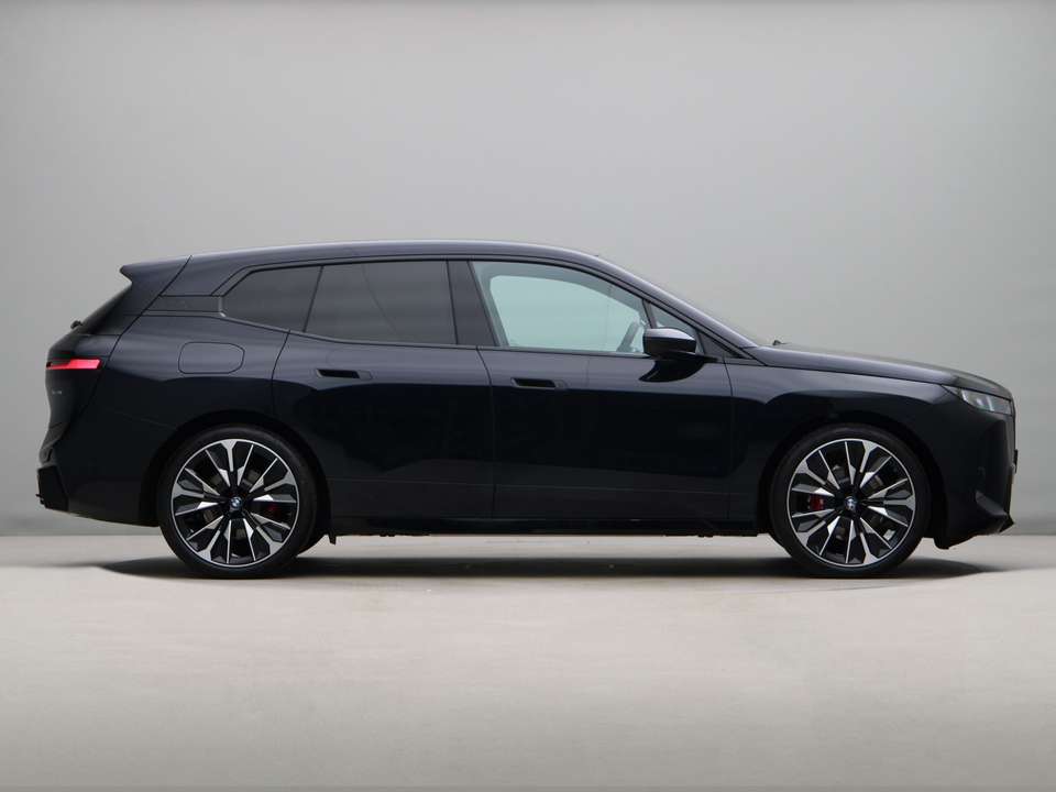 BMW iX - Imagem 7