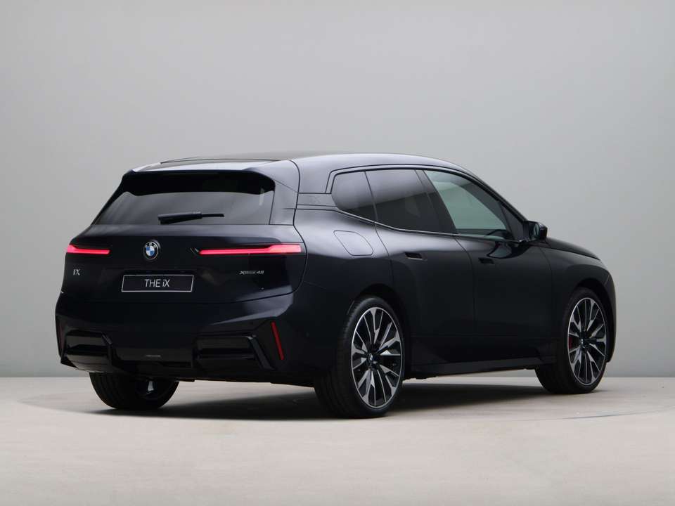 BMW iX - Imagem 8