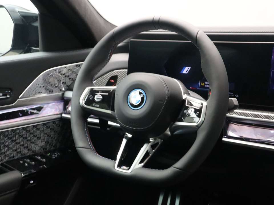 BMW 760 - Imagem 2