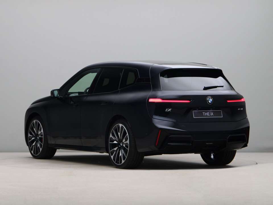 BMW iX - Imagem 10