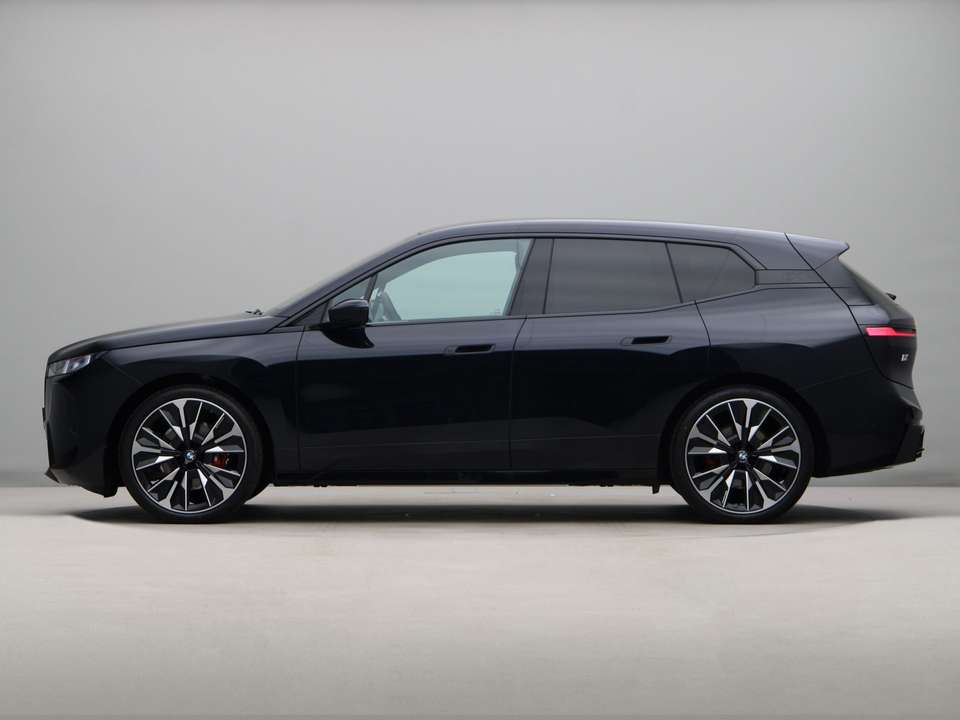 BMW iX - Imagem 11