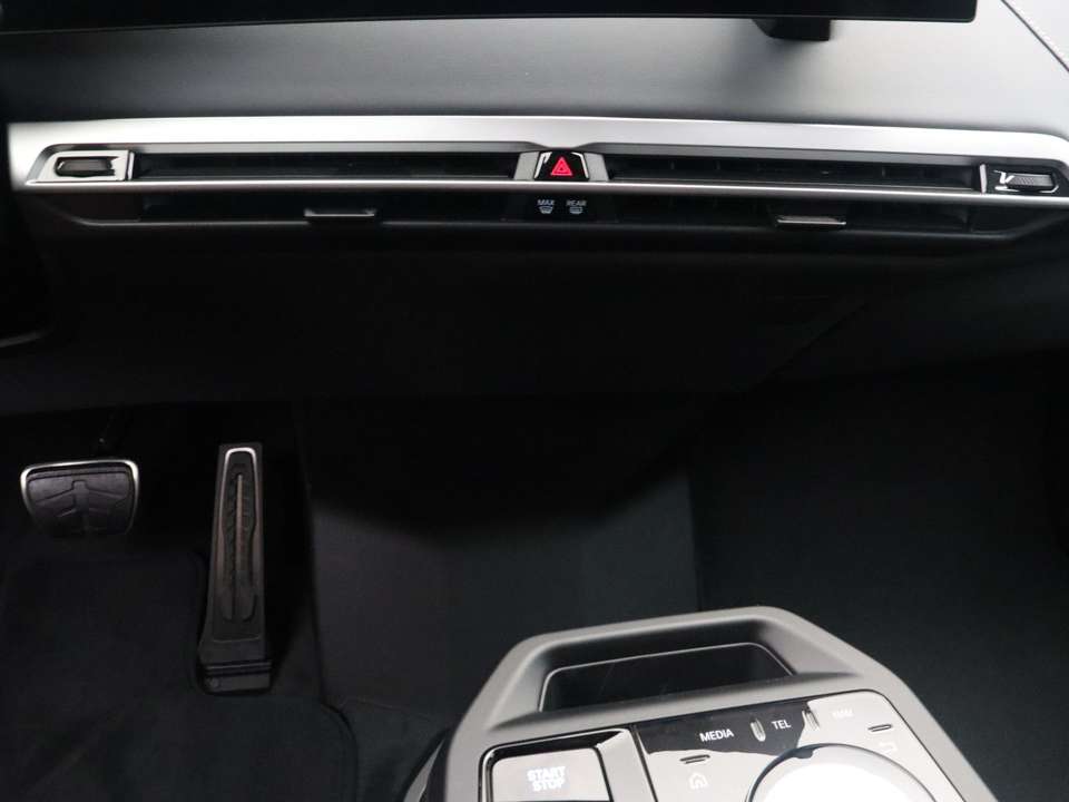 BMW iX - Imagem 13