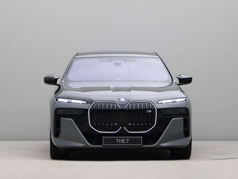 BMW 760 - Imagem 6